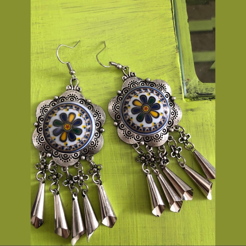 Artisan Paris Lightweight Flower Dangling Earrings